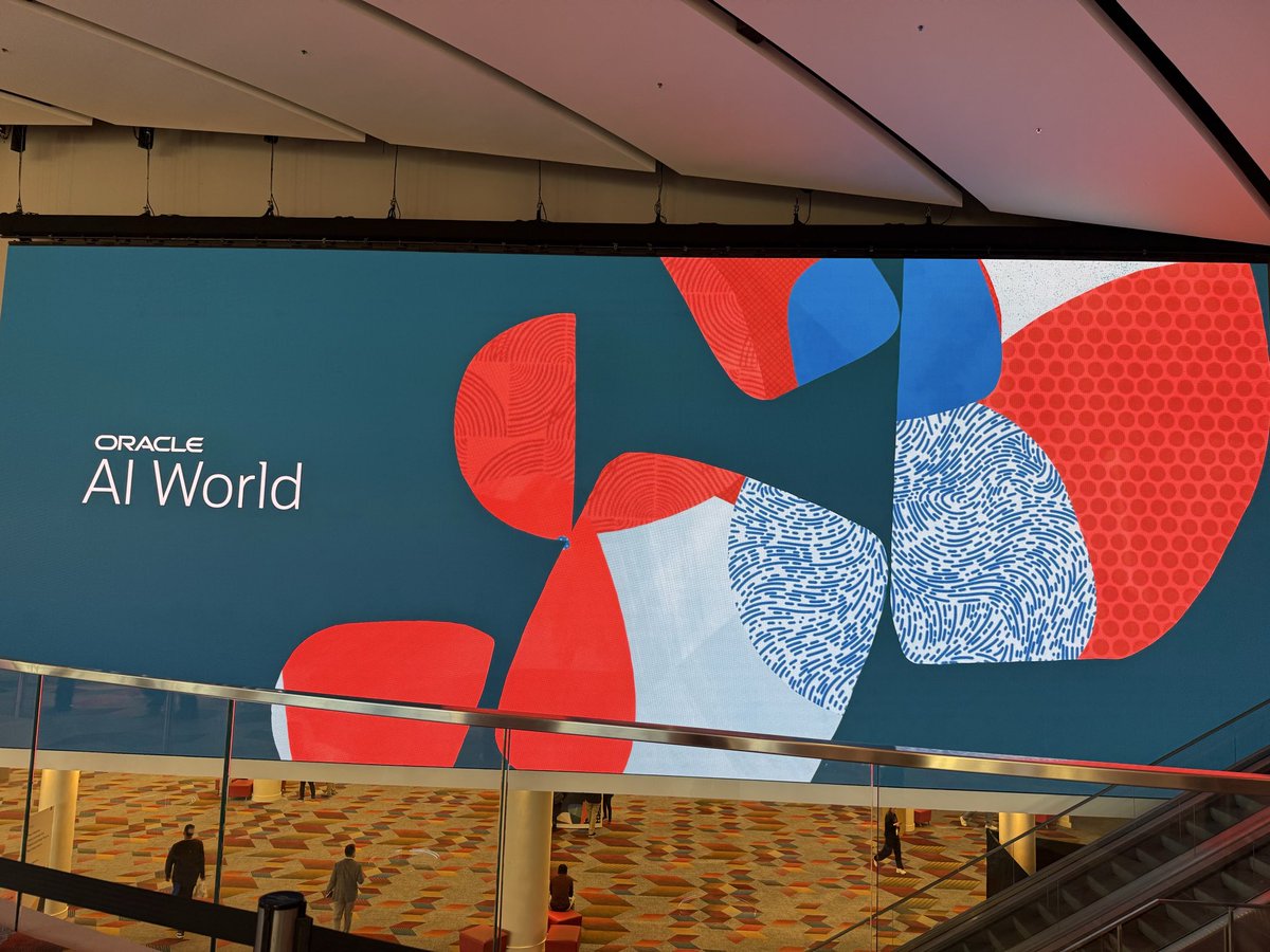 key60228's tweet image. 来た！ #oracle #AIWorld #LasVegas