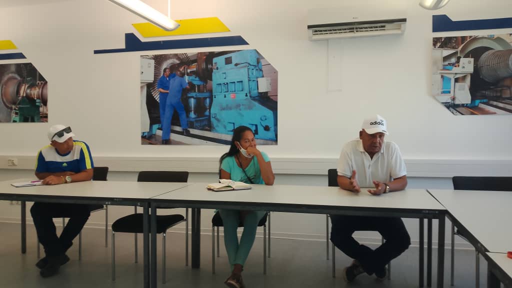LaAnirhabana's tweet photo. Participa en la mañana la Presidenta Provincial @AValladare16221 y la Presidenta Municipal de #Marianao Maryuri Campos, en la empresa #EMCE de este municipio, encuentro con Innovadores y con el Departamento de Ciencia, Tecnología e Innovación.
#InnovarEsCrecer 🇨🇺⚙️🇨🇺 https://t.co/79YD7jm9Hq