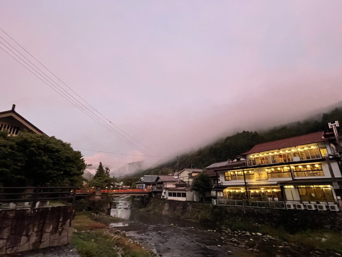 ashunaka's tweet photo. 洞川温泉🏕️
撤収の時も雨降ってしんどかったけど、帰りの電車ではもうまた行きたくなってた笑

帰りの駅で青のシンフォニーに会えました😊 https://t.co/cJFRNgX87Z