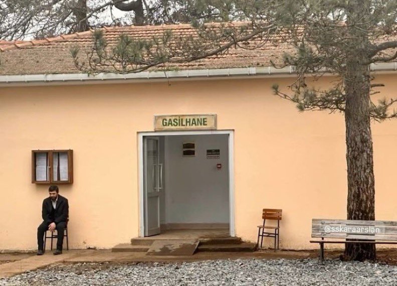 “Koca bir ev nakliye kamyonuna, koca bir hayat mezara sığıyor. Hiçbir şeyi çok abartmamak lazım.”