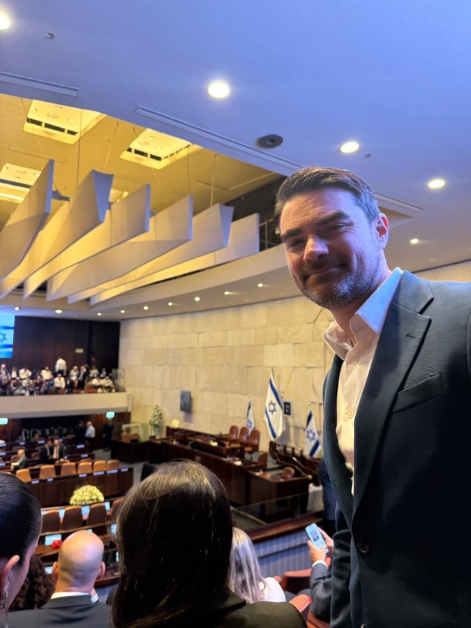 LaurenWitzkeDE's tweet image. Of course, Ben Shapiro showed up to America's humiliation ritual in front of his true countrymen.