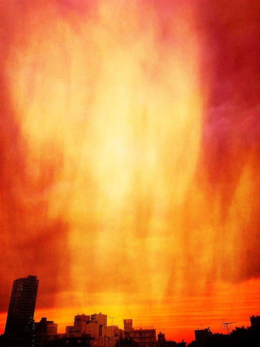 hirokiuchiyama's tweet image. 【一昨日の夕焼け空】
#Variations 
Sunday, October 12, 2025
5:20PM

随分、日が短くなってきた🌇
来週の月火水の最低気温はもう冬だよ。12度とか13度。
昼間は16度。
あくまで週間予報ですが、
極端な気温差に皆様ご自愛下さいね🍂
#HirokiPhotoDiary2025 #空
#夕焼け #夕焼け空 #夕焼け雲 
#夕闇