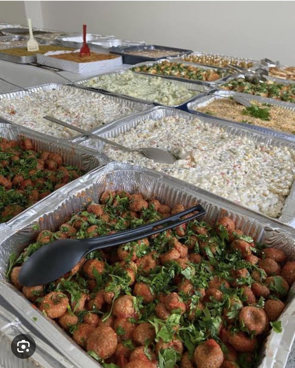 servangokhan's tweet image. Asistanlıktan uzmanlığa geçiş sınavları ülkemizde bir bilim sınavından çok lezzet şölenine dönüştü.

Biz de bu yemekleri asistanken kıt kanaat maaşımızdan karşıladık ve günümüzde de bu gelenek devam ediyor.

Asistanların neredeyse geçinemediği bu günlerde artık bu külfete son…