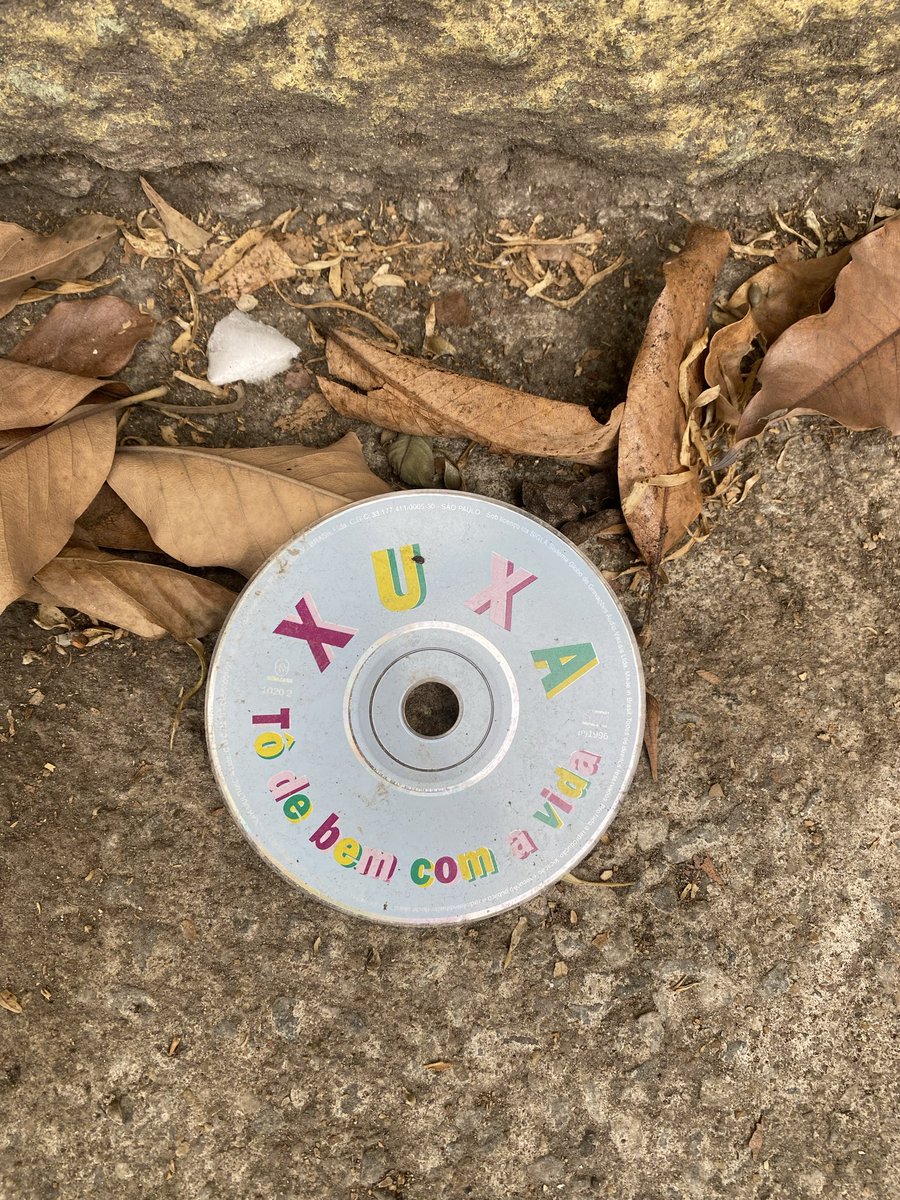 Alguem aqui no Padre Eustáquio acabou de cometer um crime musical desperdiçando esse cd ORIGINAL