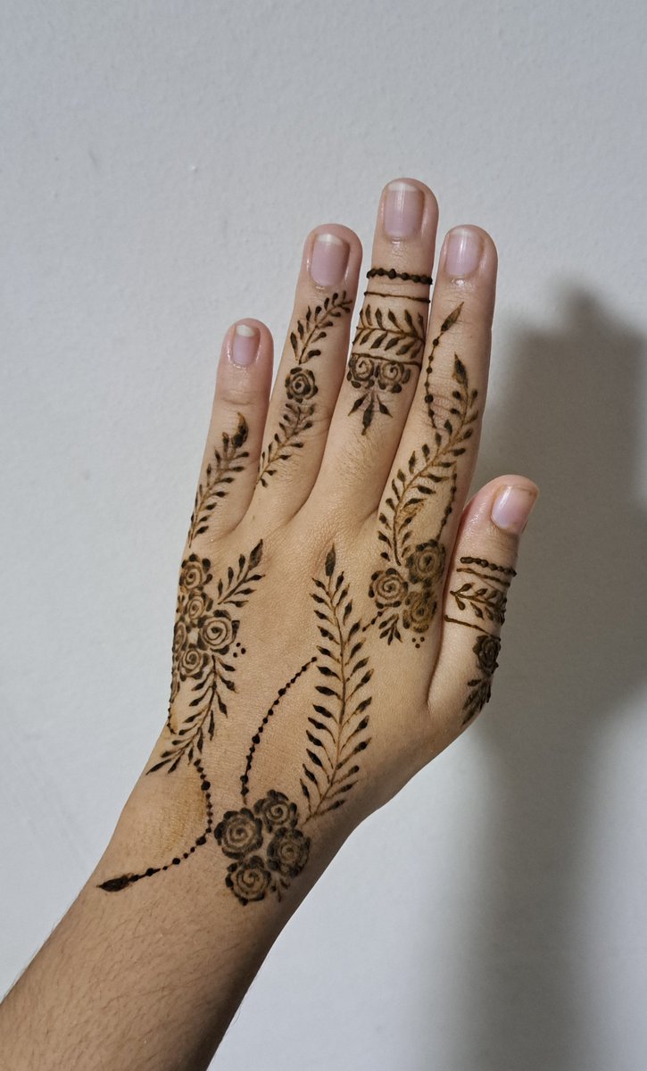 zeengoeszoom's tweet image. theme: hands