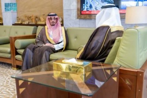 dir_press's tweet image. استقبل صاحب السمو الملكي الأمير/
 فيصل بن بندر بن عبدالعزيز 
أمير منطقة الرياض، في مكتبه بقصر الحكم اليوم، 
صاحب السمو الأمير /
فهد بن سعد بن عبدالله بن تركي 
محافظ #الدرعية. 
 واستمع سموه خلال الاستقبال إلى شرح عن سير العمل في المحافظة والمراكز التابعة لها.
 وشدد سمو أمير منطقة…