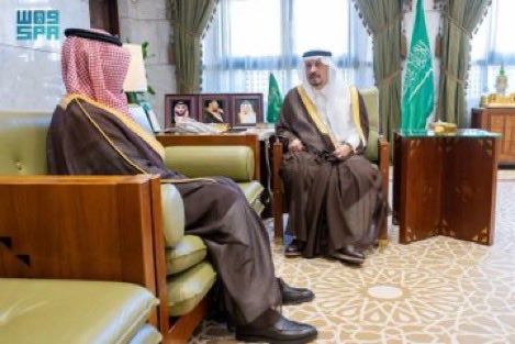 dir_press's tweet image. استقبل صاحب السمو الملكي الأمير/
 فيصل بن بندر بن عبدالعزيز 
أمير منطقة الرياض، في مكتبه بقصر الحكم اليوم، 
صاحب السمو الأمير /
فهد بن سعد بن عبدالله بن تركي 
محافظ #الدرعية. 
 واستمع سموه خلال الاستقبال إلى شرح عن سير العمل في المحافظة والمراكز التابعة لها.
 وشدد سمو أمير منطقة…