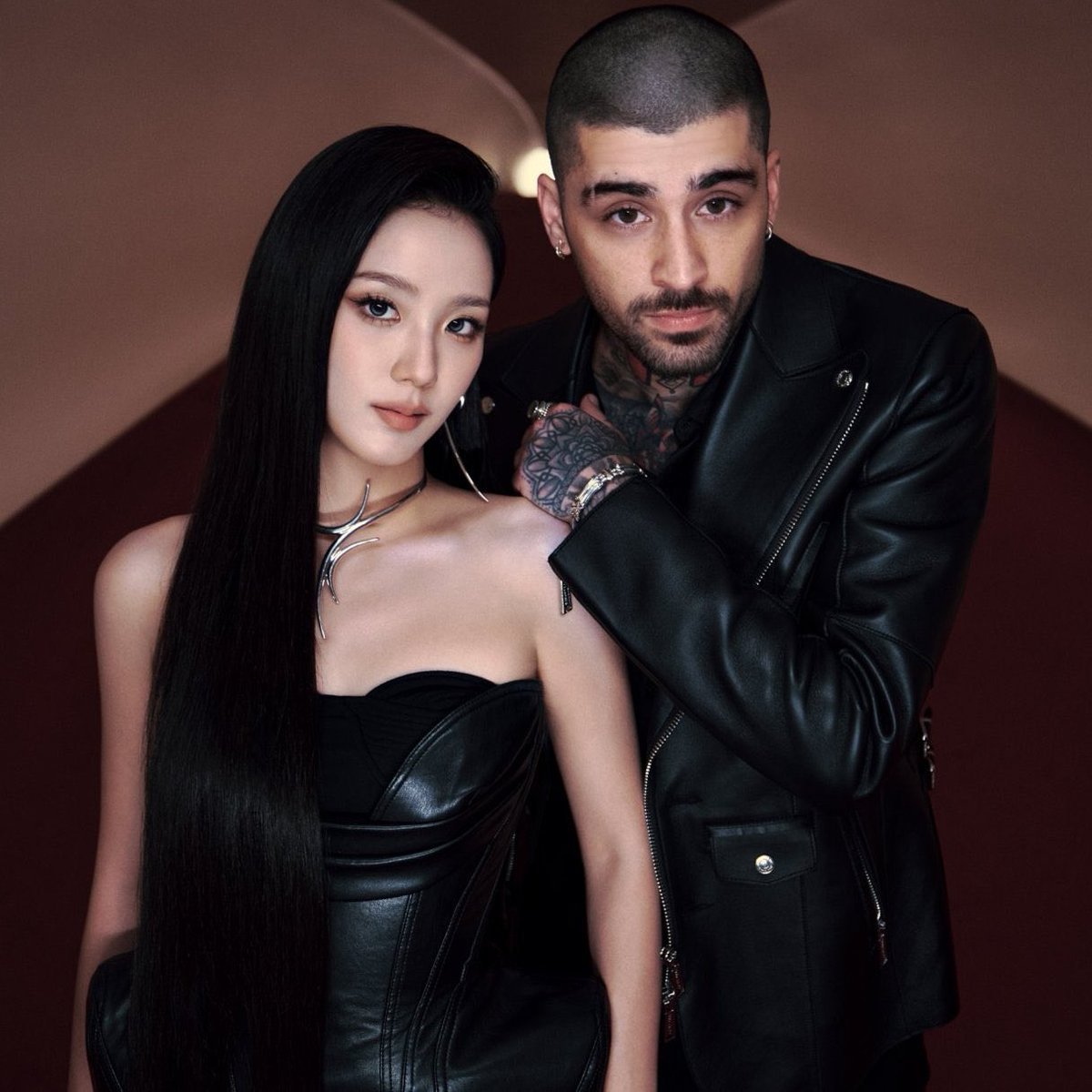 SeriesBrasil's tweet image. EYES CLOSED, de JISOO e Zayn, atingiu 20 MILHÕES de visualizações no YouTube.