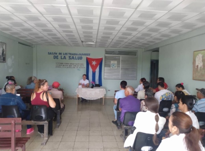 ParenteQuinones's tweet photo. El Buró Sindical del Policlínico Rubén Batista Rubio, desarrolló satisfactoriamente su tercera reunión de consulta del anteproyecto del código de trabajo, nuestros trabajadores expresaron sus criterios y puntos de vista, en función de enriquecer su contenido.
#UnidosXCuba https://t.co/XHYjeG5gD2
