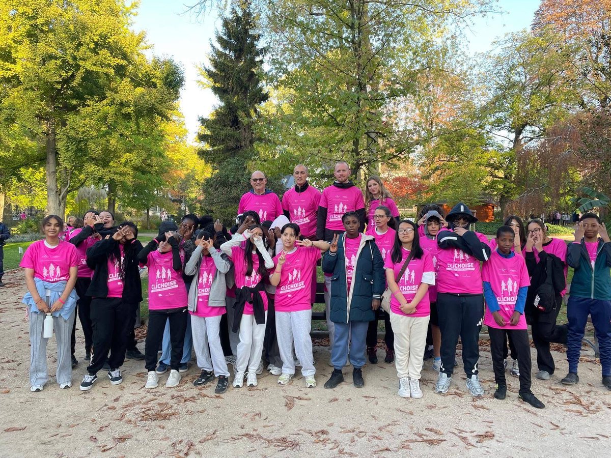 Bravo aux élèves des classes du parcours défense présent à la Clichoise. Ici en photo avec le 1er adjoint <a href="/SCochepain/">Stephane Cochepain</a> . <a href="/villeclichy/">Ville de Clichy-la-Garenne</a> <a href="/RMuzeau/">Rémi Muzeau</a>