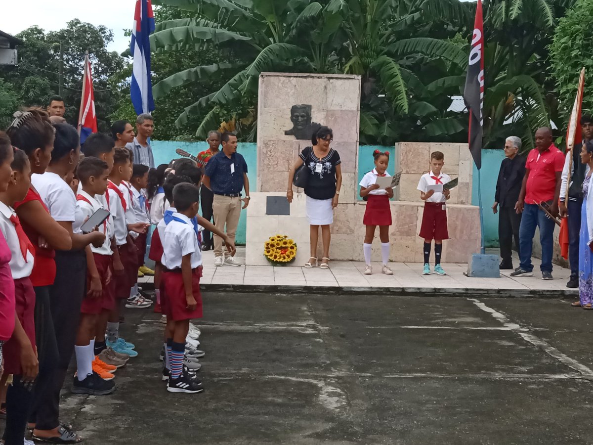 El mausoleo a Rosendo Arteaga Guerra y el museo comunitario que lleva el propio nombre del patriota insigne de Jobabo fueron sede del recibimiento de los Doctores en Ciencias de la Historia Yurisay Pérez Nacao y Victor Aguilera Nonell, delegados del Congreso Nacional de #Historia