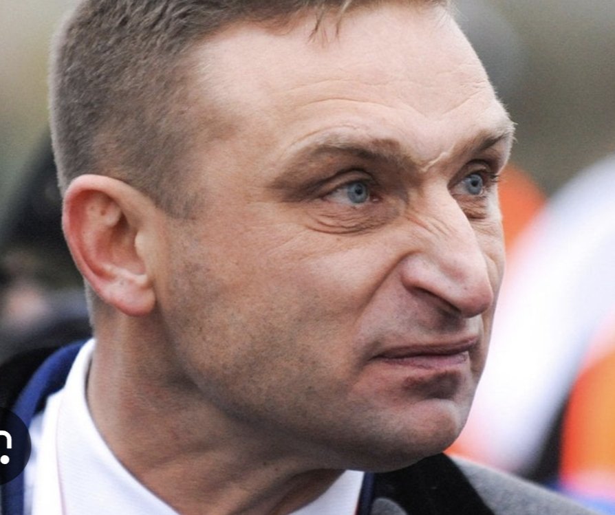 Troglodyta Bąkiewicz
"te chwasty trzeba z polskiej ziemi powyrywać i napalm na tę ziemię rzucać, żeby nigdy nie odrosły"

Prokuratura uznała że nosi to znamiona przestępstwa i wszczyna postępowanie w tej sprawie .Grozi mu do 3lat ‼️.

Brawo 🔥