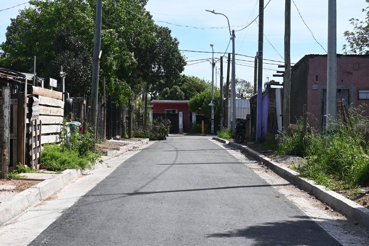 montevideoIM's tweet photo. Continuamos obras de asfaltado en Juventud 14 #ProyectoLaPaloma 👷

Se está trabajando en todos los pasajes paralelos a Verdún y en las calles Juan Median, Javier Siti y Gobernador de las Provincias Orientales 🚛 https://t.co/aFOmJ1Yc3c