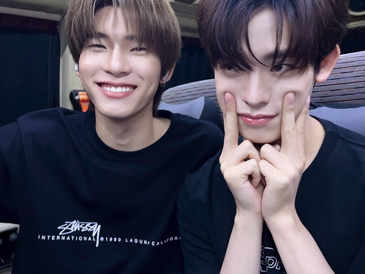 DuangWithYou's tweet image. ด้วงกับเธอ Duang With You Series 🎸🎧
Q18 เลิกกอง ~ 💕 แยกย้ายกันไปเติมม๋านะคะ แต่คุณมัมว่าไม่น่ามีม๋าเก่าม๋าใหม่แล้วค่ะ คงจะมีแค่ม๋าตุวเดิม 😳✨️ ขอขอบคุณสำหรับกำลังใจในวันนี้นะคะ ฝนตกพรำ ๆ คุณมามี๊ทุกคนดูแลสุขภาพกันด้วยน้าาา ✨️
Duang With You Q18
#ด้วงQ18แล้วนะเธอ