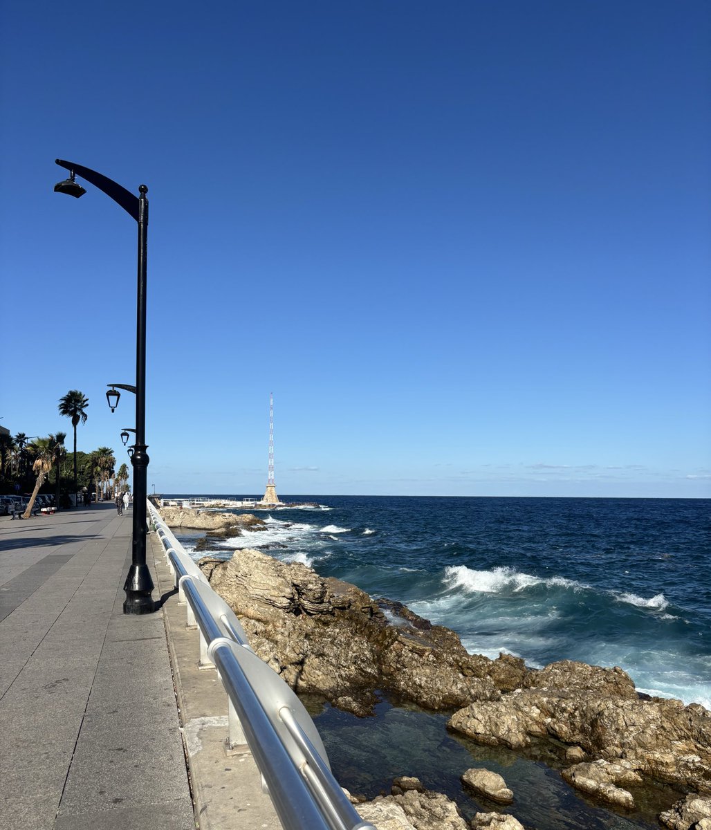 Un lundi éblouissant ! 
📍Corniche de Beyrouth