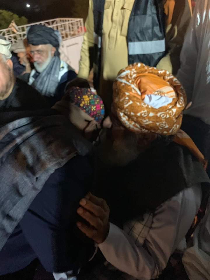 Aftab_Nazir's tweet image. اقتدار کے کھیل شطرنج کی چالیں ہوتیں،یہاں کب کس نے پیادہ مروانا ہے اور کب بساط لپیٹنی ہے اس سب کے لئیے بہادری کے ساتھ ساتھ ذہانت اور فراست کی بھی ضرورت ہے صرف بہادری اور نظرئیے سے جماعت نہیں چلائ جاسکتی
آزادی مارچ کے دن اسلام باد کی ٹھٹھرتی سردی میں ایک آپشن، ایک راہ، ایک راستہ،…