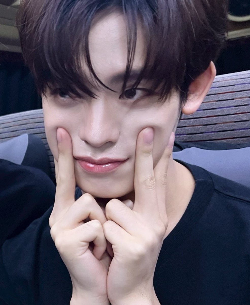 วิธีปั้นโมจิลูกกม ๆㅜㅡㅜ

Duang With You Q18
#ด้วงQ18แล้วนะเธอ