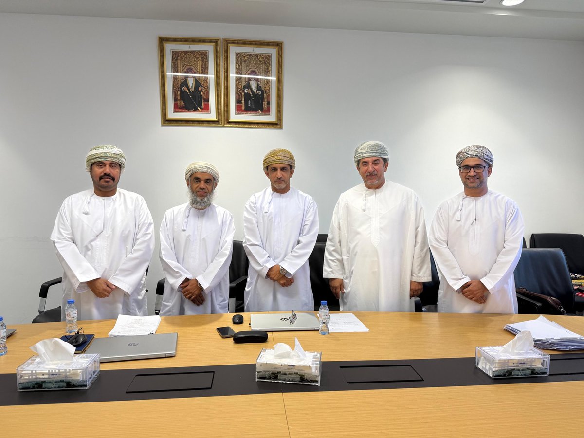 CAH_ASU_OM's tweet image. مناقشة رسالة الماجستير في تخصص الإدارة التربوية والموسومة بـ: "واقع تطبيق الشراكة المجتمعية بين المدارس الحكومية ومؤسسات القطاع الخاص في سلطنة عمان"، للطالب:  علي بن خليفة البوسعيدي، إشراف د. راشد الحجري (مشرفا رئيسا) و د. أحمد الحضرمي (مشرفا ثان).