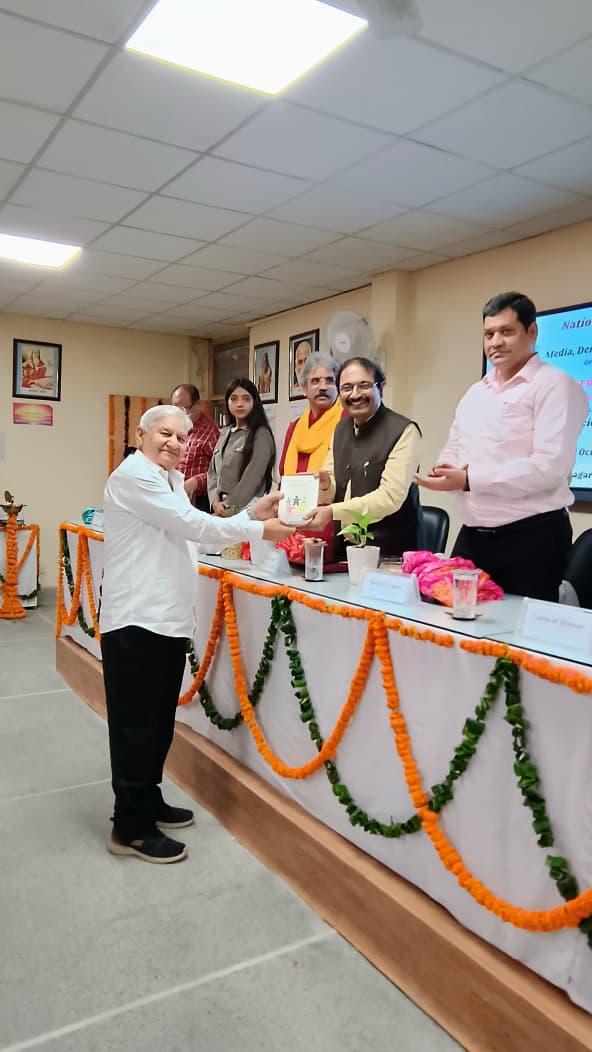 kg_suresh's tweet image. Addressed Nat&apos;l Seminar on Media, Democracy &amp;amp; Bharat as Chief Guest @ccsuniversity1 today. Ex VC &amp;amp; Gen Secy &amp;amp; of Indian Pol. Sc Assn Prof Sanjeev Kumar Sharma &amp;amp; other dignitaries were present.
#democracy
#bharat
#media 
@ugc_india @dpradhanbjp @ashwani_mahajan @mukulkanitkar