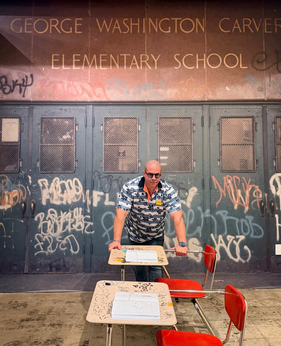 WhillyBermudez's tweet image. Class is in Session 🚌📓✏️🎶

#Class #KRSOne #Graffiti #HipHop