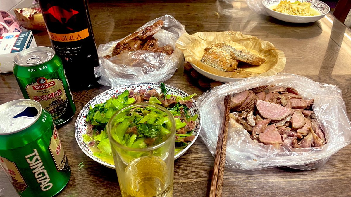 ZHI_Ge_'s tweet photo. 没有什么一顿酒解决不了的问题，如果没有请把我杯子倒满！ https://t.co/qfIF4UlWt3