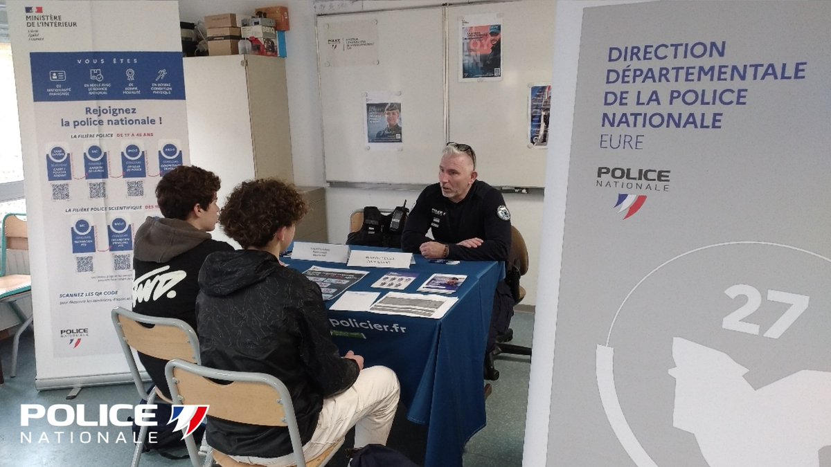 #Recrutement |Ce 11 octobre, la #PoliceNationale était présente au sein de l'institution Notre-Dame Saint-Louis à #Louviers dans le cadre du Forum de l'orientation pour les collégiens.Les #Policiers ont pu échanger avec un public venu nombreux.#Protéger
▶️ police-nationale.interieur.gouv.fr