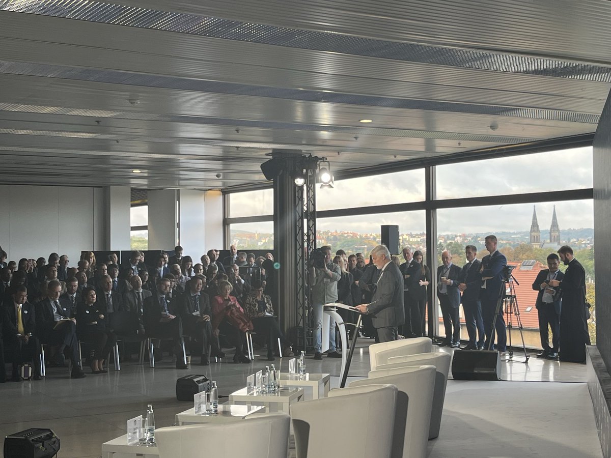 Hoy en #Forum2000 🇨🇿 ante líderes mundiales🌍

Destacamos las dictaduras de Cuba 🇨🇺, Nicaragua 🇳🇮, Venezuela 🇻🇪

Y los casos de El Salvador 🇸🇻 -ya con presos políticos -y México 🇲🇽 -en el umbral autoritario por la concentración de poder en un solo partido-

El mundo está atento.