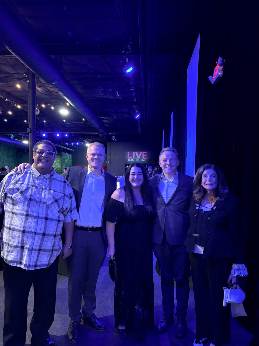 ForRecovery's tweet image. Last night, our staff and board joined the Southern Nevada Building Trades Union for their annual Sportsmen’s Alliance Dinner!
We’re proud to stand alongside the men and women who build our city. The skilled tradespeople who keep our communities strong. Together, we’re working…