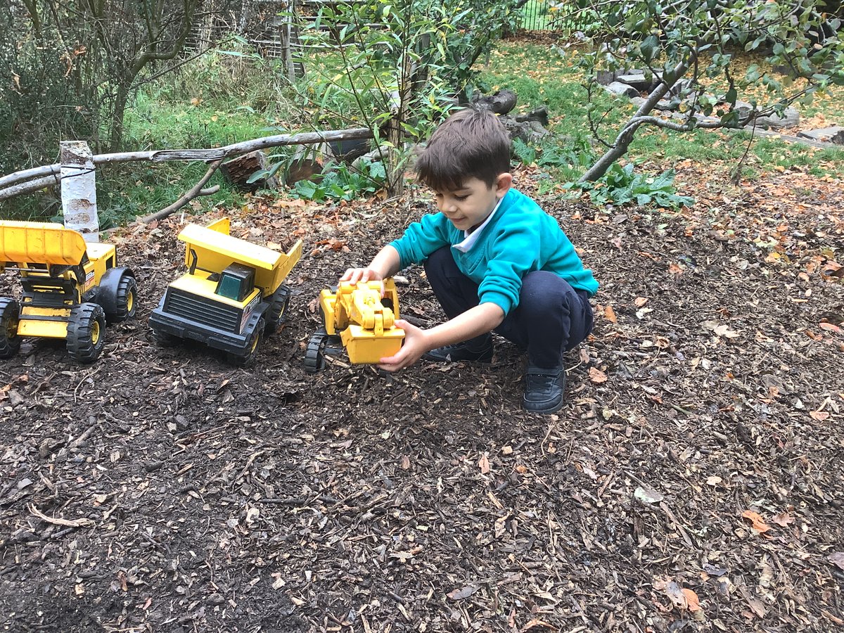 LarkHallPrimary's tweet photo. Reception and Nursery had a fabulous time at Spinney! The children were very excited as they explored, experimented, transferred, and played with water, mud, balls, spades, dinosaurs, wheelbarrow… It was a great day! #LHEYFS  #LHNursery #LHLambeth #LHHGSU https://t.co/m1Omq9cVjy