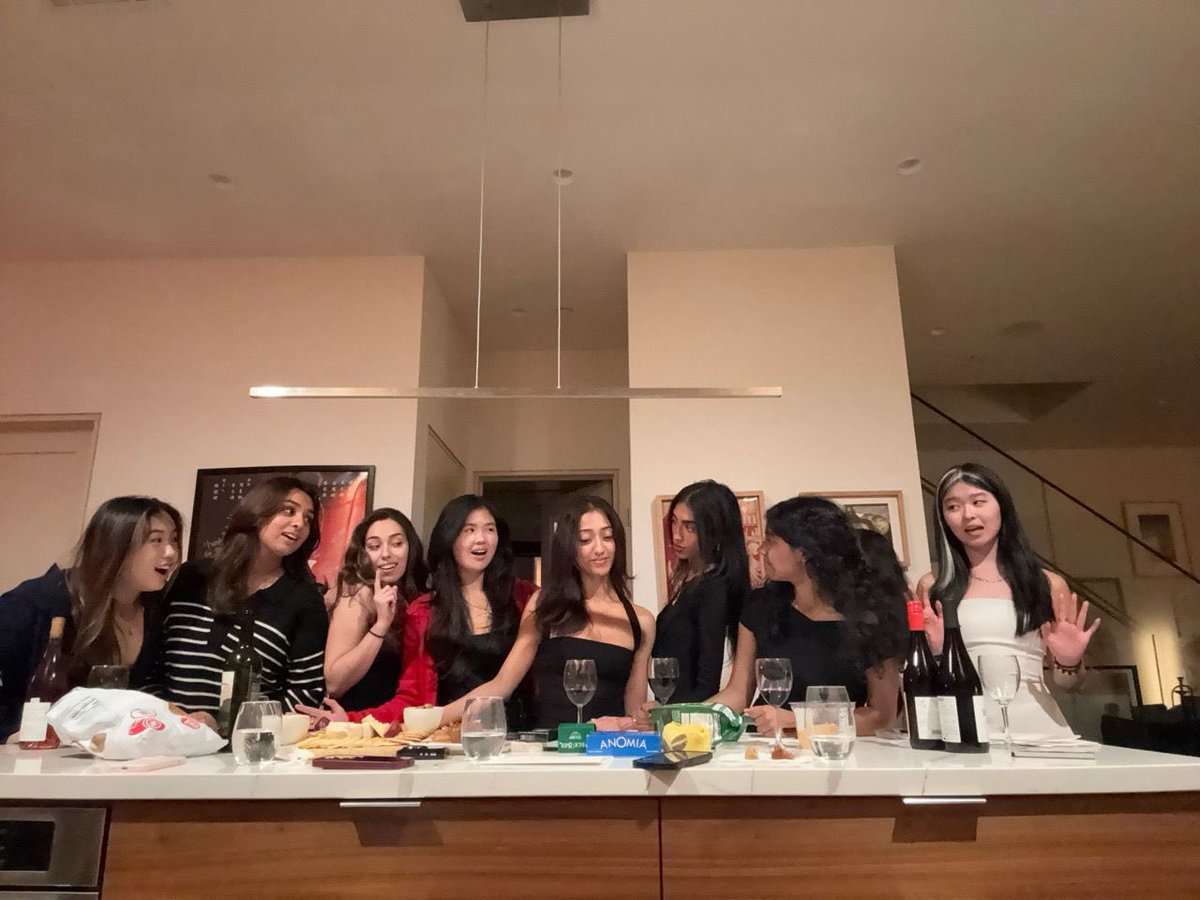 palak_agarwal6's tweet image. hosted a wine and games night for the girls in spirit of canadian thanksgiving. played jazz house all night, probably ate way too many carbs, and had our last supper moment. life is good and i’m so grateful!