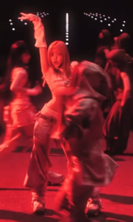 phapharisp's tweet image. ดูความบิดชีเขานะ เป็นไม่กี่วิแต่เชื่อว่าขึ้นเสตจจริงคือซีนปังๆ

BABYMON HIGH UP EXCLUSIVE 
#WEGOUP_PERFORMANCE_VID 
#PHARITA #BABYMONSTER