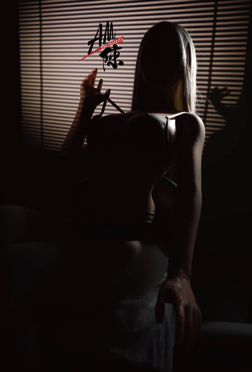 PO這裡的作用是什麼？來測試看看
Who is in the dark?
暗闇の中にいるのは誰ですか?
#portrait