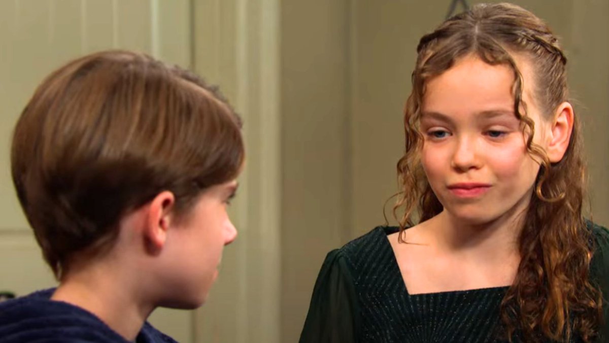 DaytimeSoapStop's tweet photo. Looks like Rachel Black is passing down the DiMera playbook of manipulation… and Thomas is taking notes! 👀
Do you think Rachel is helping Thomas… or turning him into a mini-DiMera schemer?
#DaysOfOurLives #DOOL #DaysRecap #RachelBlack #ThomasDiMera https://t.co/VoR017yLtc
