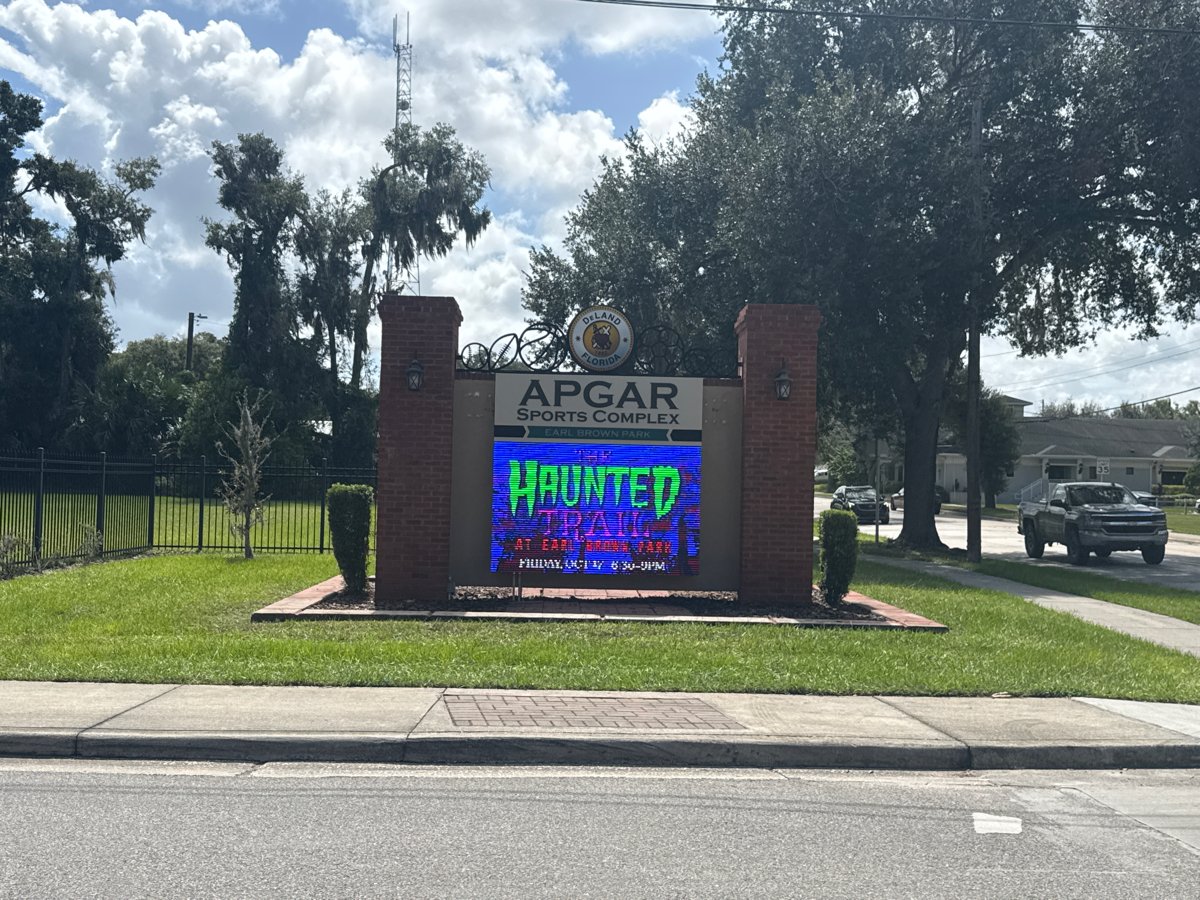 i2Visual's tweet photo. We’re loving how the new Earl Brown Park signs are turning out! 💚
Still a few more to go, but the results so far have us smiling.
#EarlBrownPark #DesignInProgress #Signage #CommunityProjects https://t.co/jZM2lnJuiz