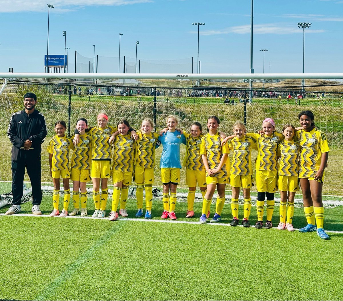 RoadrunnersSC's tweet image. G2014 Black went 2️⃣-1️⃣ in their tournament and earned 💪 two clean sheets from their goalies 🧤🔥 Great job, girls! 👏⚽🖤
#ChasingGreatness #trusttheprocess #PlayerDevelopment #GrindMode #NoGoalsAllowed #BrickWallMode #soccer #futbol #soccerislife #training #grindmode