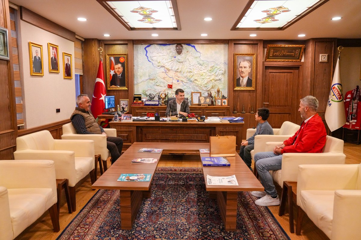 Bugün belediyemizde;

◽Kıymetli Esnafımız Sayın Burhan Balcı, Sayın Erhan Balcı ve kıymetli evladı Çağan Balcı kardeşimizi, 
◽Kuruçay İlkokulu Müdürü Sayın Fatih Demir'i 
◽ Zeynep Yıldız kardeşimizi misafir ettik. 

Kıymetli misafirlerimize nazik ziyaretleri için teşekkür