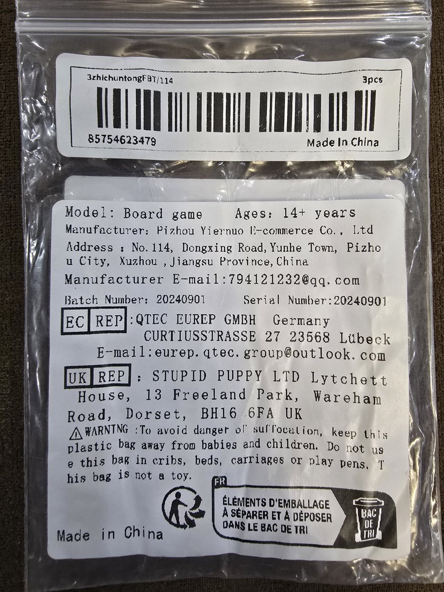 Тэмүгээс дартсын сум авсын, компанийх нь нэрийг уншаад савж унах гэжийна 😅