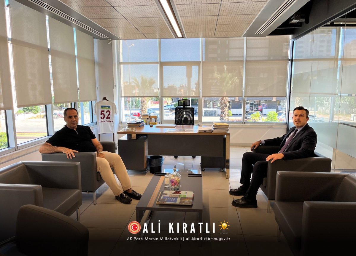 ALKIRATLI's tweet photo. 📍 #Mersin

Aksagaz Mersin Bölge Müdürü Sayın Tufan Duman’ı ziyaret ettik.

Ziyaretimizde, Aksagaz’ın Mersin’de yürüttüğü mevcut çalışmalar ile önümüzdeki dönemde planlanan yatırım ve hizmetleri istişare ettik. Vatandaşlarımızdan gelen talepleri Sayın Bölge Müdürümüze ilettik.

Vatandaşlarımızın her bir talebi bizim için son derece kıymetlidir. Büyük küçük demeden tüm talepleri yakından takip ediyor, aziz milletimiz için çalışmaya devam ediyoruz.
