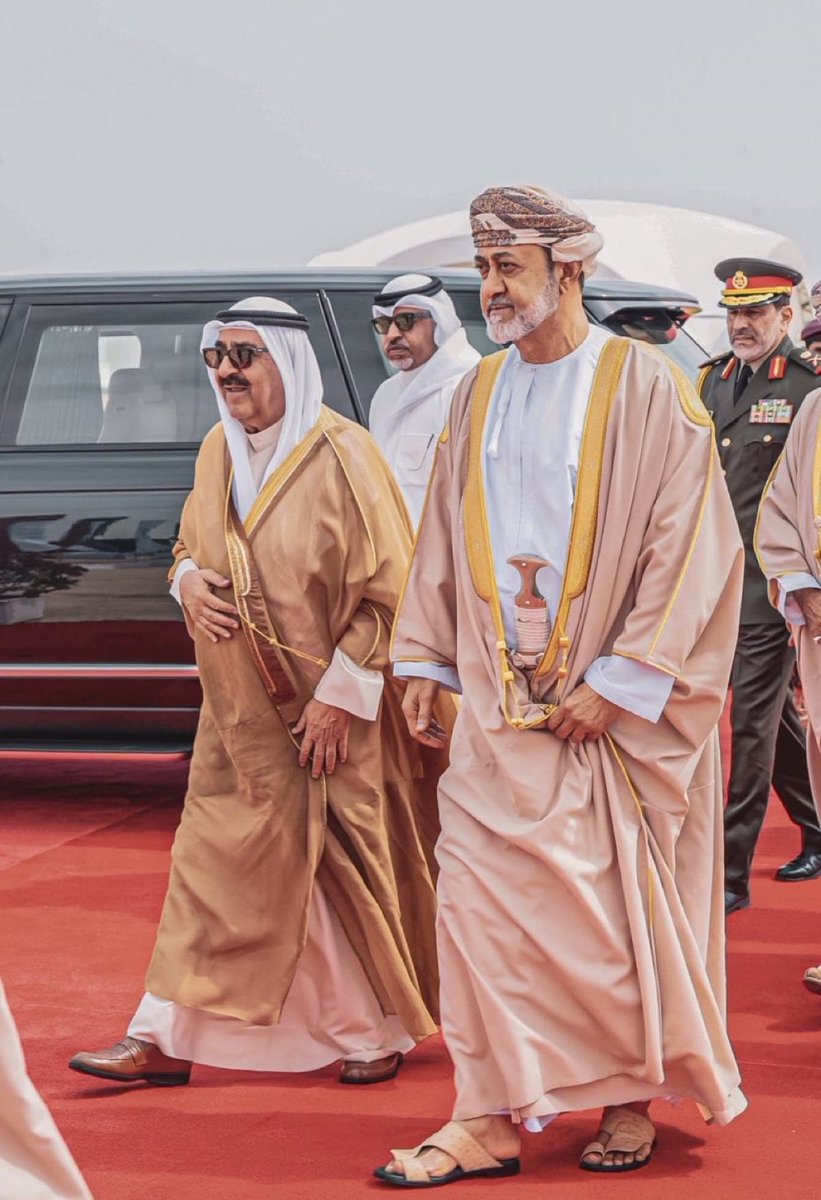 _4sat_'s tweet image. يحلّ سمو الشيخ أمير دولة #الكويت الشقيقة غدًا ضيفًا على حضرة صاحب الجلالة #السلطان_هيثم_بن_طارق المعظم في زيارة خاصة، تجمع بين بلدين تربطهما أواصر المحبة والأخوة الصادقة. أهلاً وسهلاً بضيف عُمان الكريم 🇴🇲.