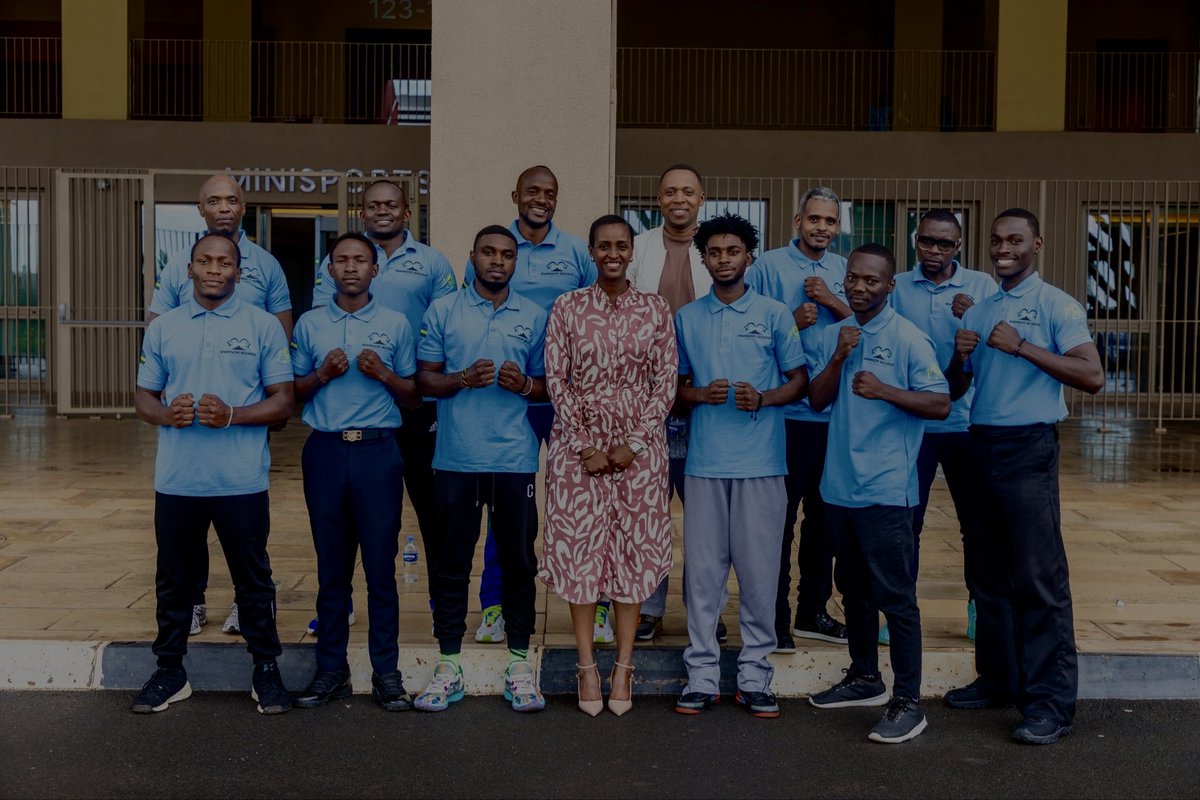 Rwanda_Sports's tweet image. Today, Minister @nmukazayire received the national boxing team that will represent Rwanda at the Africa Zone III Boxing Championships, set for October 15–25 in Kenya. She wished the team success in the competition. 🥊🇷🇼

#RwandaSports #Boxing #TeamRwanda
