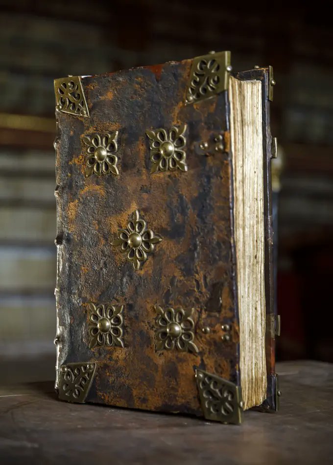 No os perdáis esta exposición en la que podréis contemplar un cartulario de enorme transcendencia histórica como es el  «Becerro Galicano» del monasterio riojano de San Millán de la Cogolla.
En Vitoria hasta el 31 de octubre