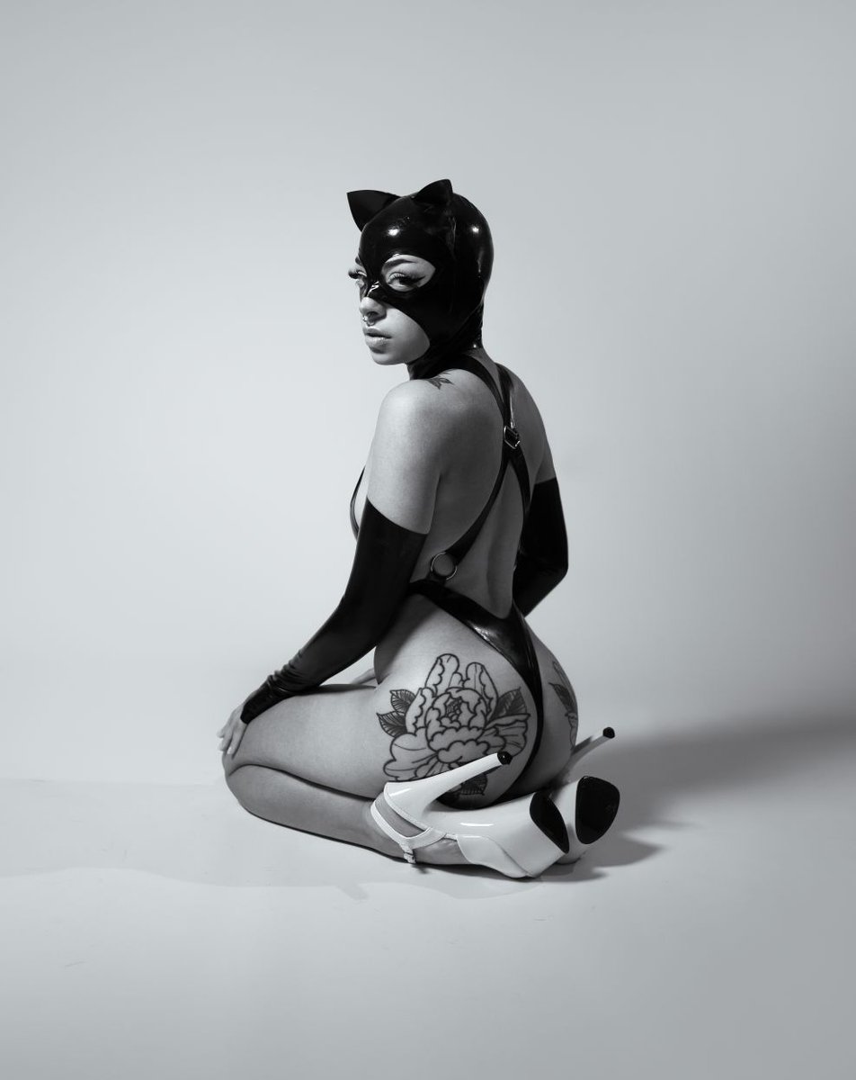 Someone put a cute collar on me please 💕

📸 <a href="/caitlindamsell/">𝐂𝐚𝐢𝐭𝐥𝐢𝐧 𝐃𝐚𝐦𝐬𝐞𝐥𝐥</a>