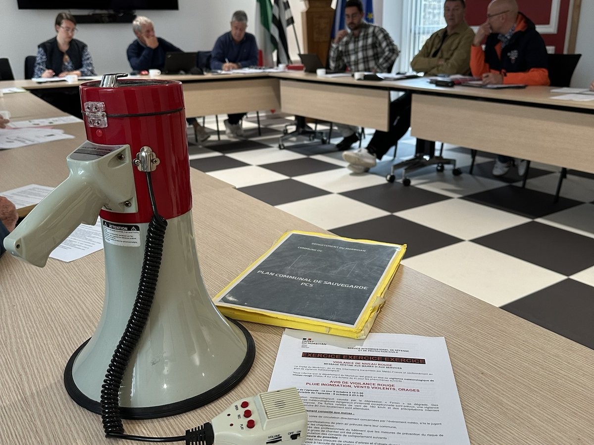 🚨 Vigilance rouge à Colpo ! Il s’agissait d’un exercice de crise "pluie, inondations, vents violents et orages" 😉. Objectif : tester le Plan Communal de Sauvegarde, dans le cadre du Programme d’Actions de Prévention des Inondations de l’agglo. Un 2e exercice est prévu en 2026.