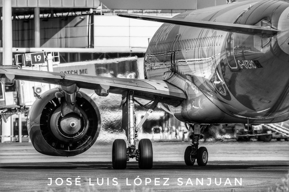 Un spotter day en <a href="/ALC_Airport/">Aeropuerto Alicante-Elche Miguel Hernández</a> da para mucho. Para muestra , un botón .

Momentos como este podreis disfrutar los afortunados que asistáis este próximo sábado a nuestro VIII spotter day 

Fotos de <a href="/josechulopez1/">José Luis López</a>