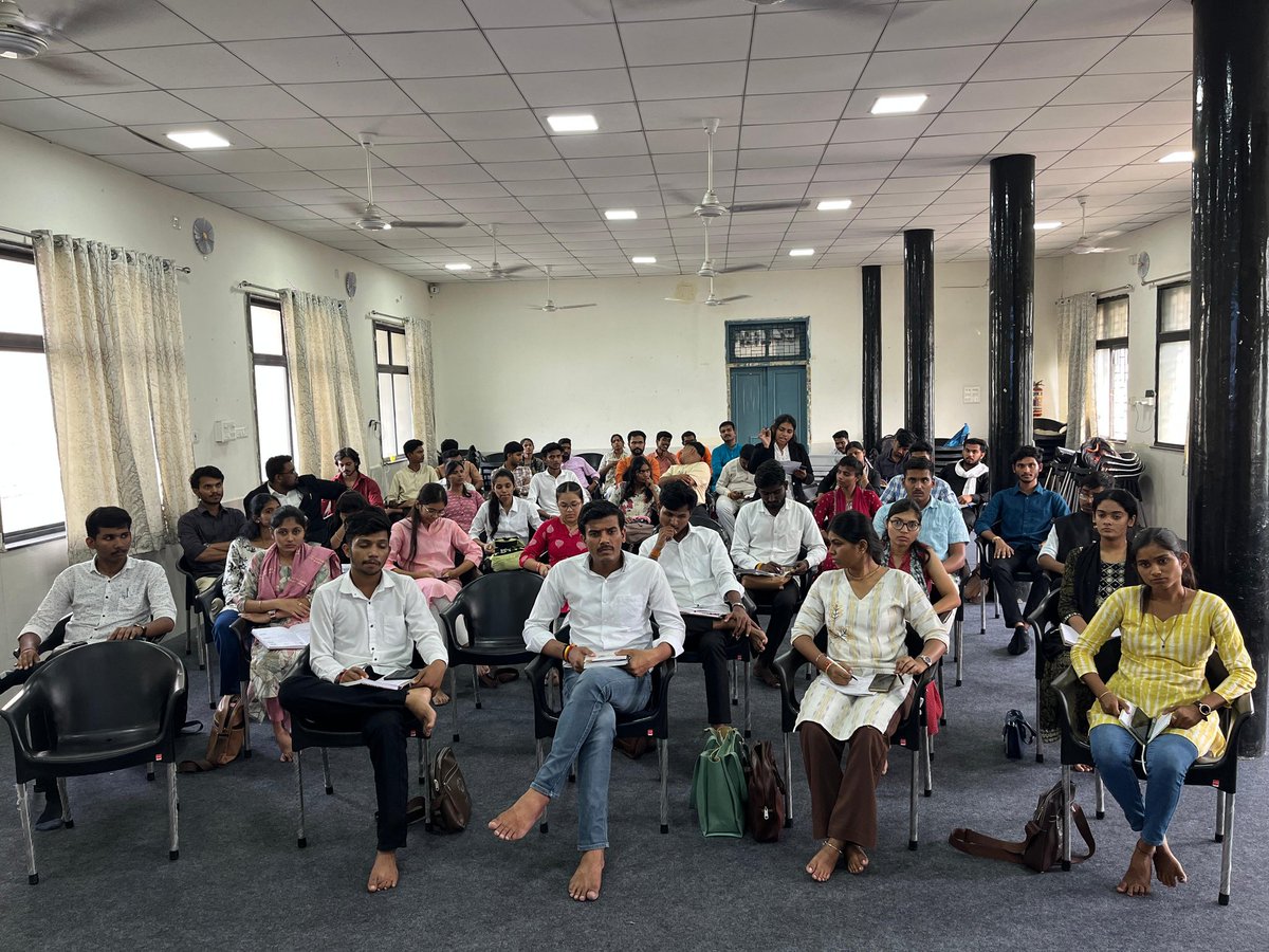 या वेळी प्रांत संघटन मंत्री श्री. विक्रमजीत कलाने, प्रांत सहसंघटन मंत्री श्री. मनोज साबळे, विद्यापीठ मोर्चा प्रमुख श्री. अनिकेत दांदडे, तसेच सर्व विद्यार्थी प्रतिनिधी उपस्थित होते.