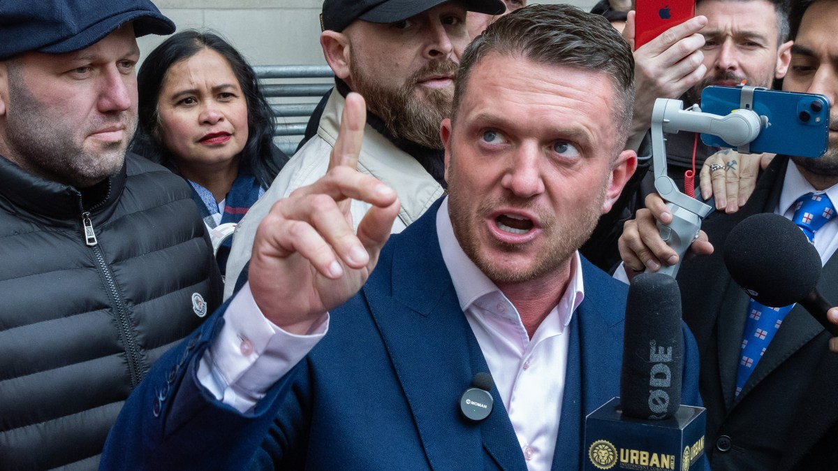 Timcast News (@timcastnews) on Twitter photo 🚨 BREAKING: A UK judge has ruled that live-tweeting proceedings in the Tommy Robinson “terrorism” case will constitute contempt of court for independent and alternative media outlets.
Mainstream organizations such as the BBC, however, remain permitted to report live from the 🚨 BREAKING: A UK judge has ruled that live-tweeting proceedings in the Tommy Robinson “terrorism” case will constitute contempt of court for independent and alternative media outlets.
Mainstream organizations such as the BBC, however, remain permitted to report live from the
