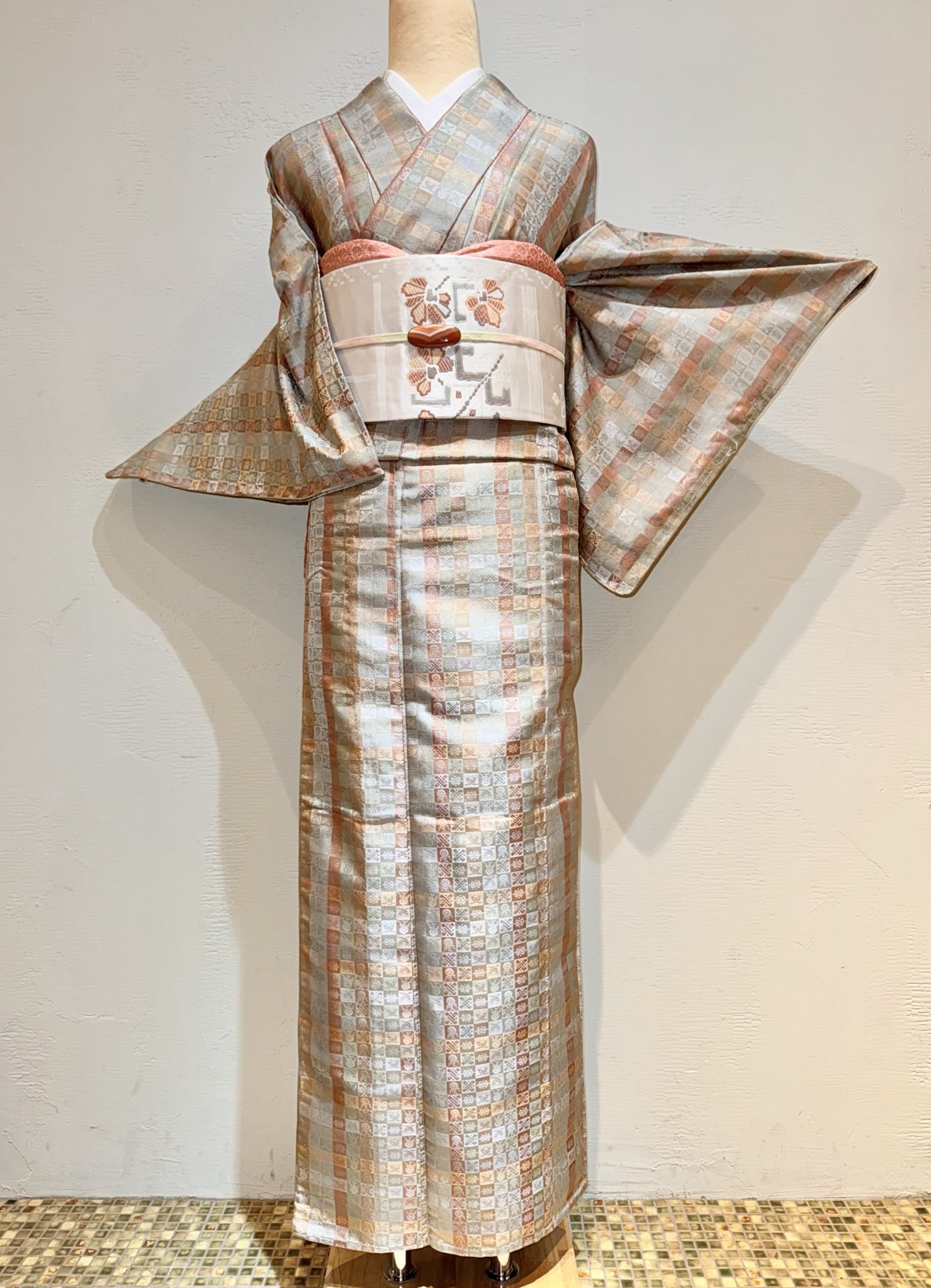 つきもと着物。くり。です キモノ葉月 大塚 | #今日のトルソーさん は秋の植物が優しい