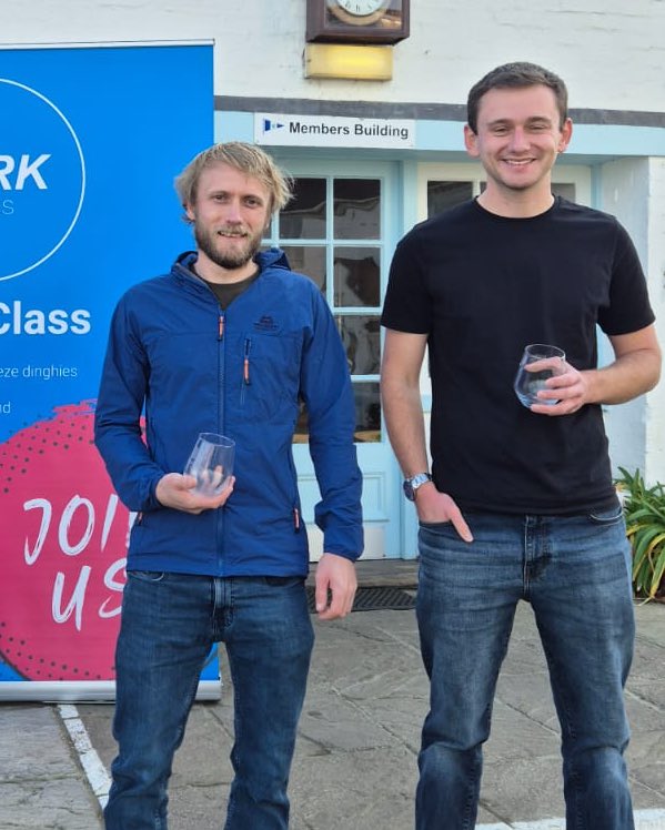 larksailing tweet media