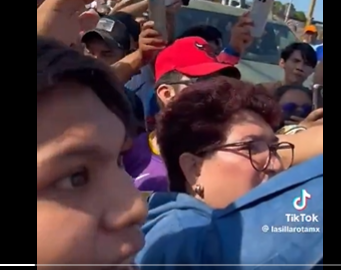 Cuanto apuestan que en un par de horas, va a salir publicamente el nombre y perfil de este chavo que reclamo a  #ClaudiaSheinbaum  , le van a sacar fotos abrazando a #Calderon , y le sacaran que recibio depositis de #SalinasPliego 
#PozaRica 
#claudia