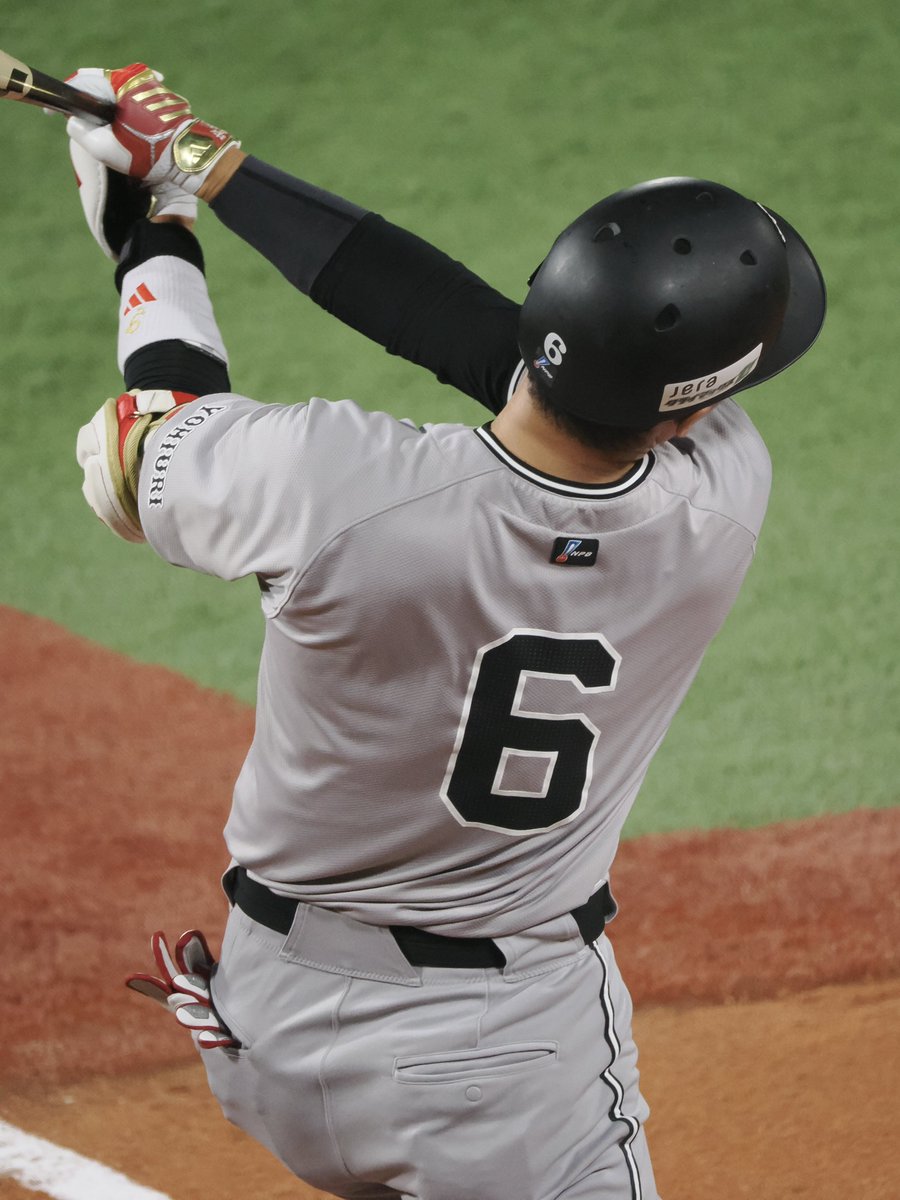ご登場待ちくたびれた

2025-10-12 横浜スタジアム
#坂本勇人
#ジャイアンツ #giants #巨人